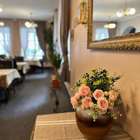 Lubavia Hotel *